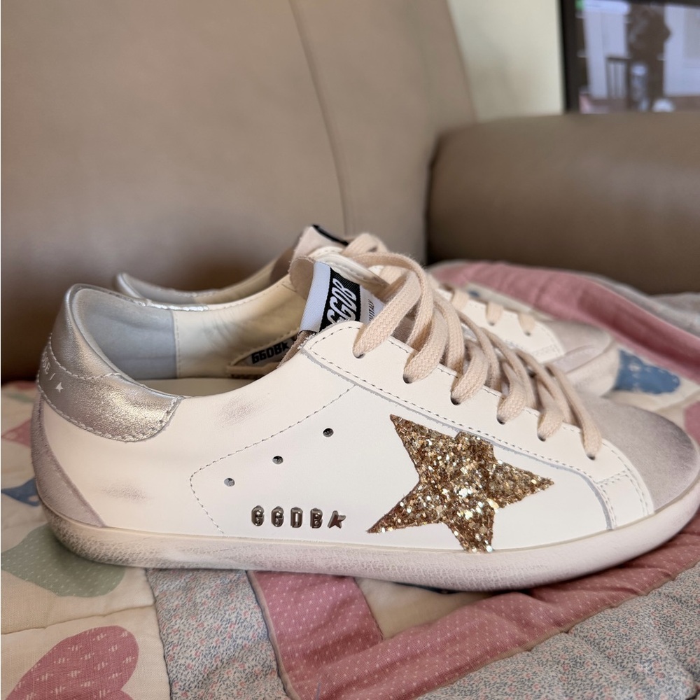 Golden Goose Women's Cream Sneakers with Gold Glitter Star and Silver Heel - Picture 2 of 4